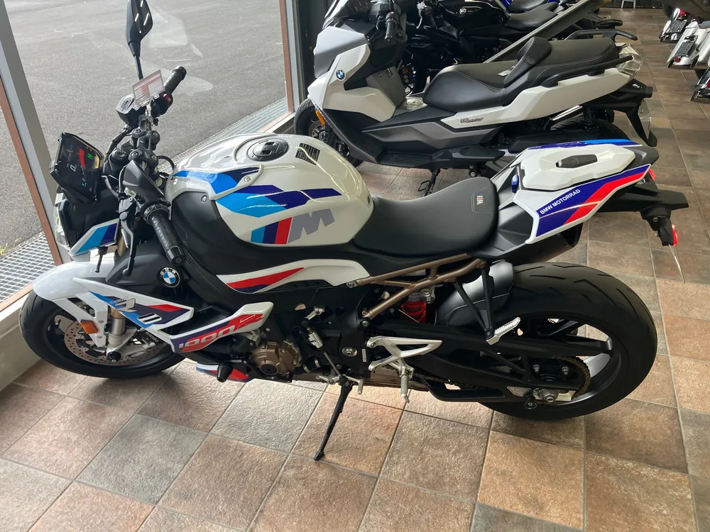 BMW S1000Rr 2022, white / red / blue, фото 2