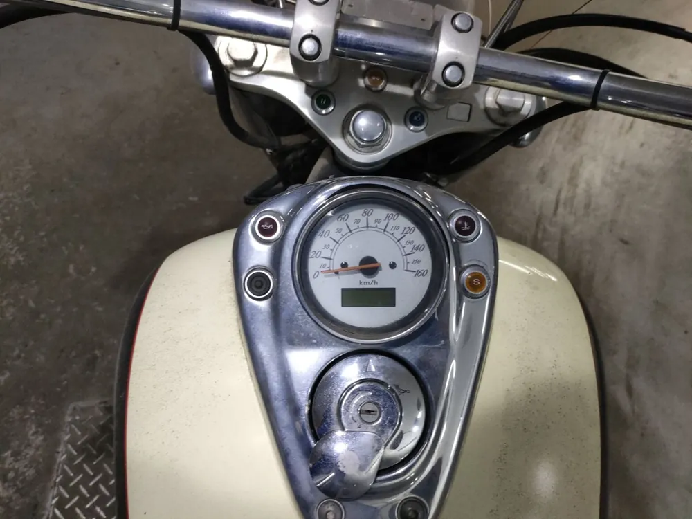 Honda Shadow 750 1997, белый, чёрный, фото 5