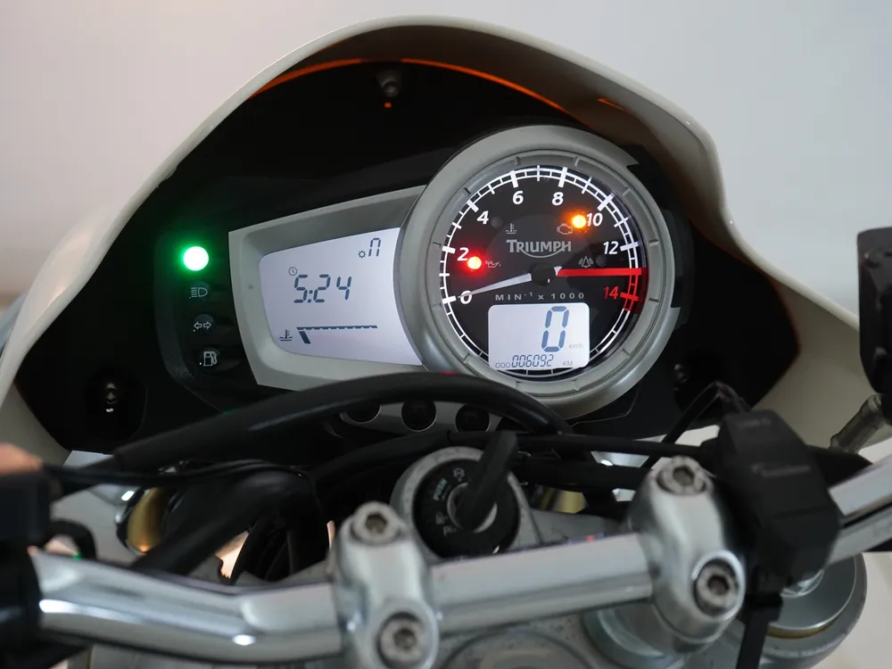 Triumph Street Triple 2009, белый, фото 3