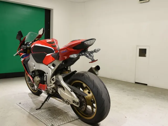 Honda CBR1000RR SP 2017, white | red | blue, фото 6