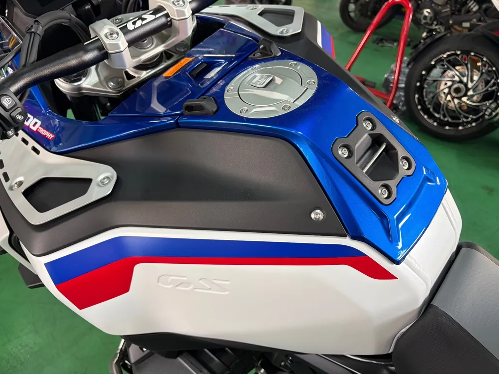 BMW R1300Gs Adv Asa 2026, tricolor color, фото 5