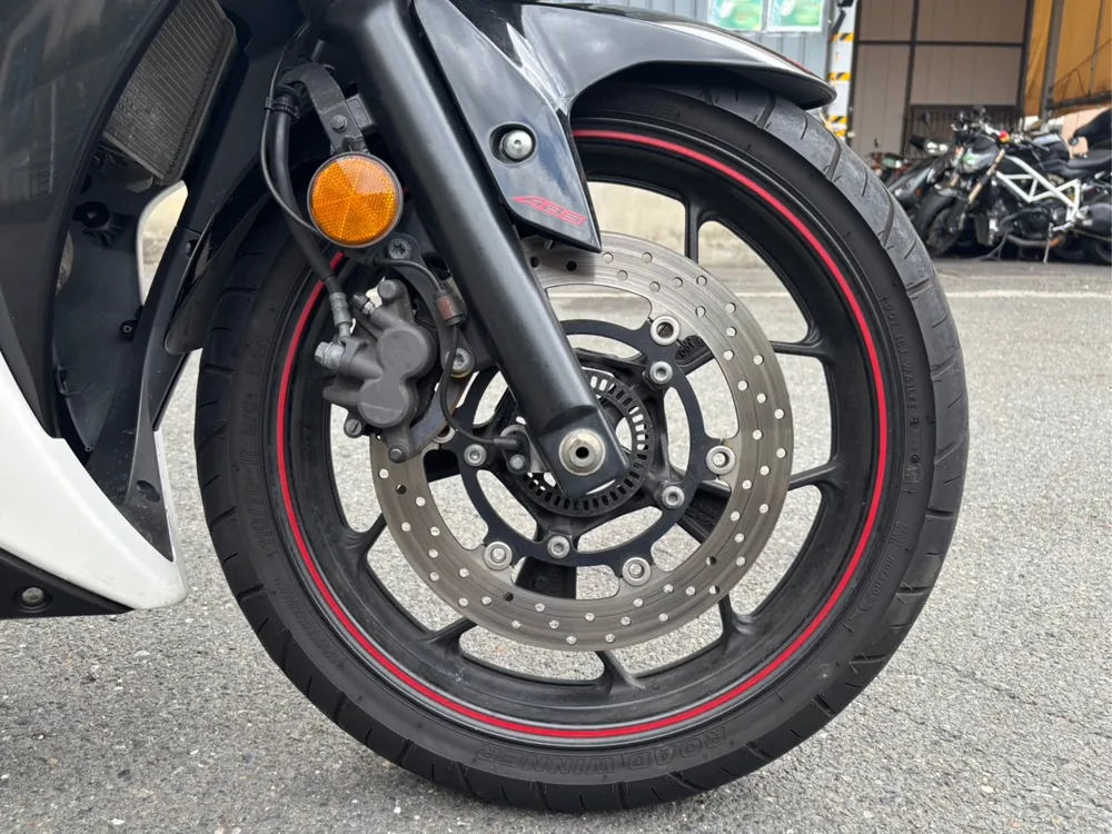 Yamaha MT-03 2015, black / white / red, фото 18
