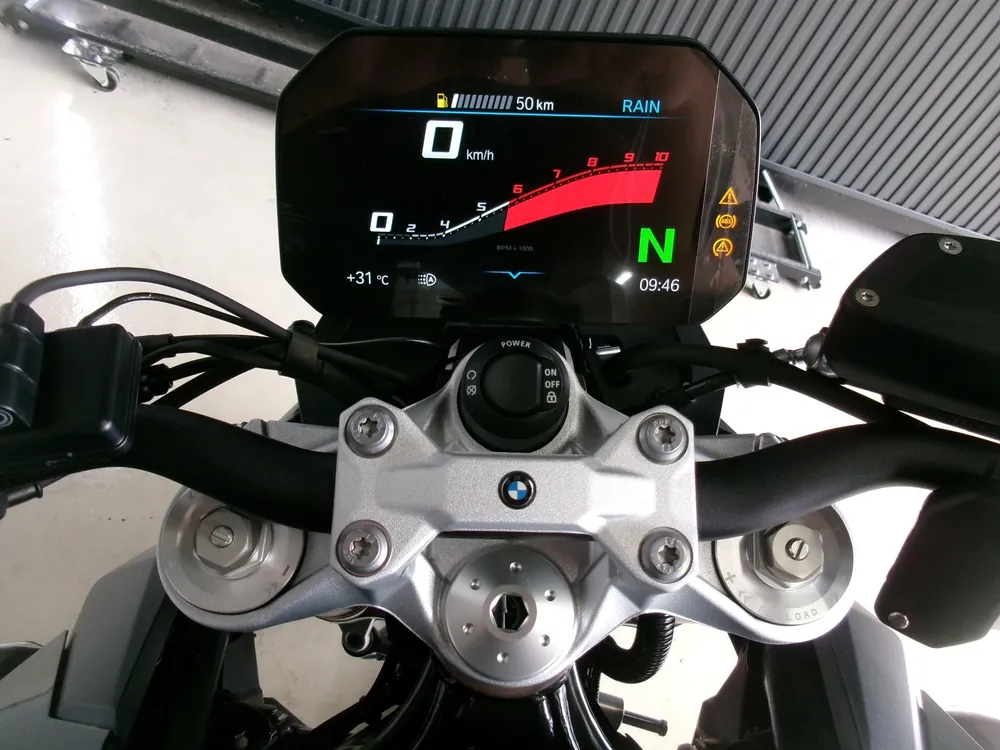 BMW F900R TOURING 2026, чёрный, фото 3