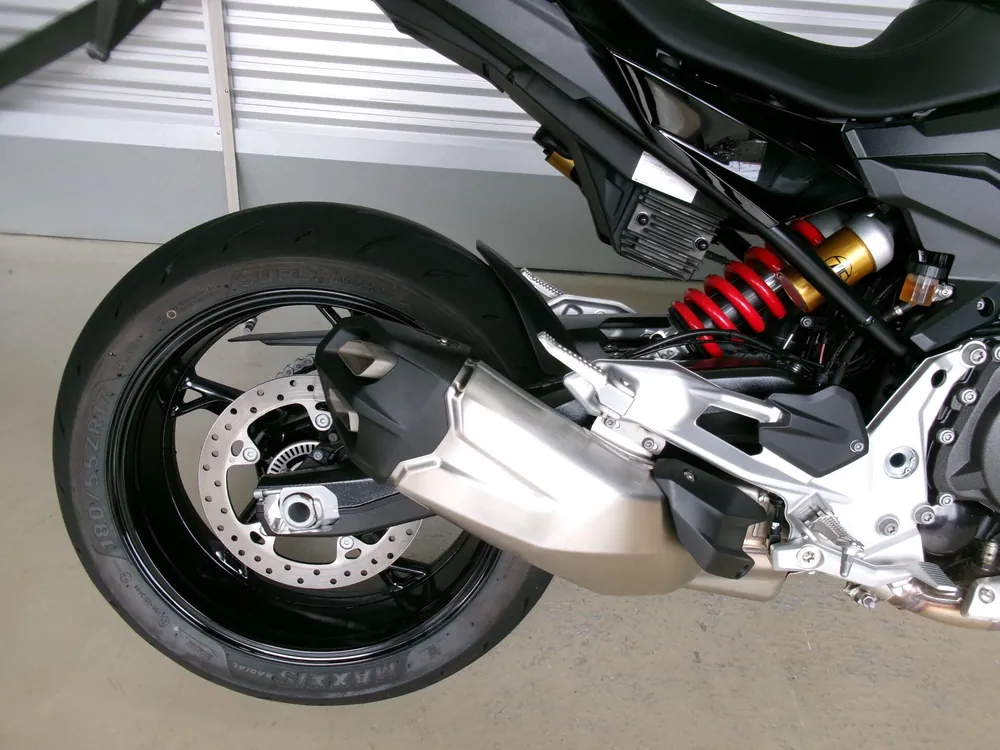 BMW F900R TOURING 2026, чёрный, фото 6