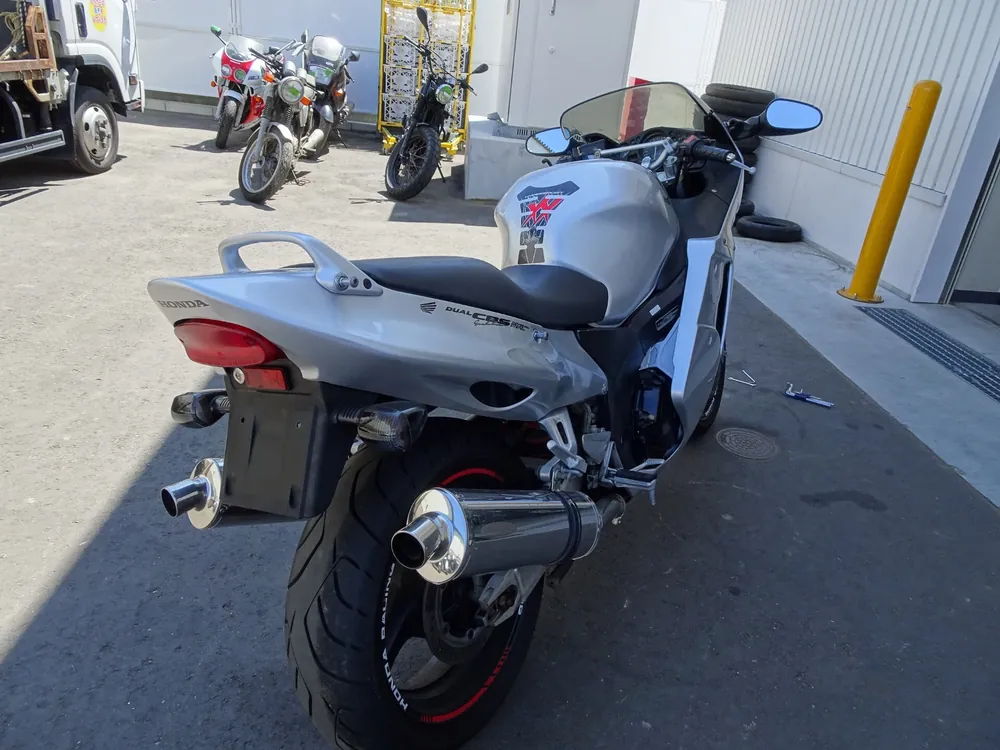 Honda CBR1100XX 1997, серебристый, фото 5