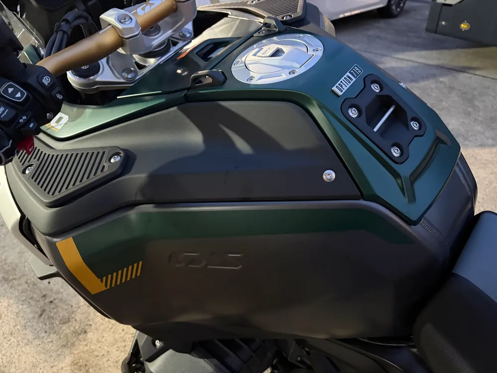 BMW R1300Gs Adv Asa 2026, зелёный, фото 4