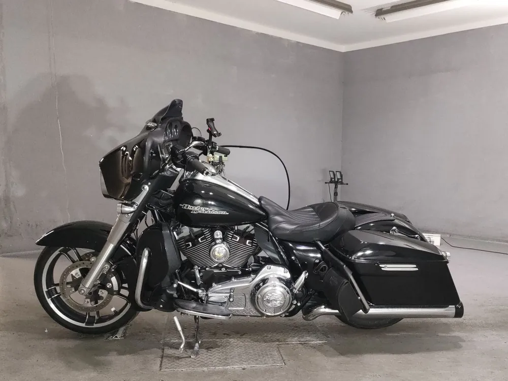 Harley-Davidson FLHX1690 2014, чёрный, фото 2