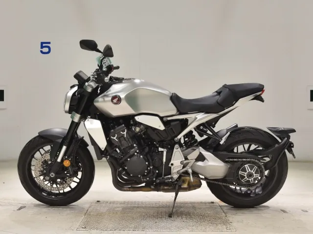 Honda CB1000R 2022, matt silver, фото 2