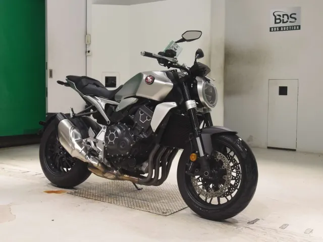 Honda CB1000R 2022, matt silver, фото 3