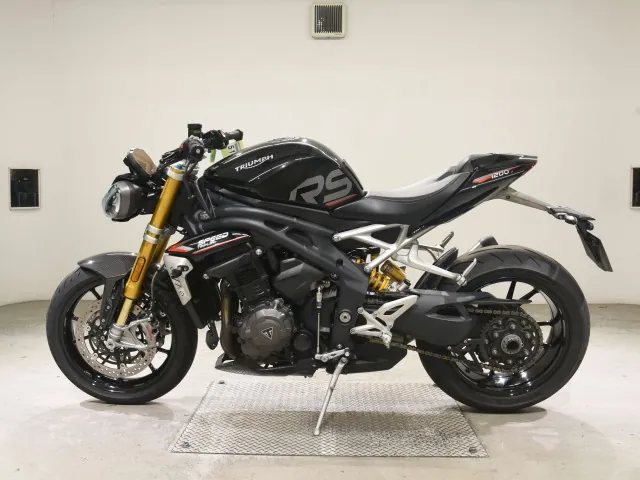 Triumph Speed Triple RS 2022, чёрный, фото 2