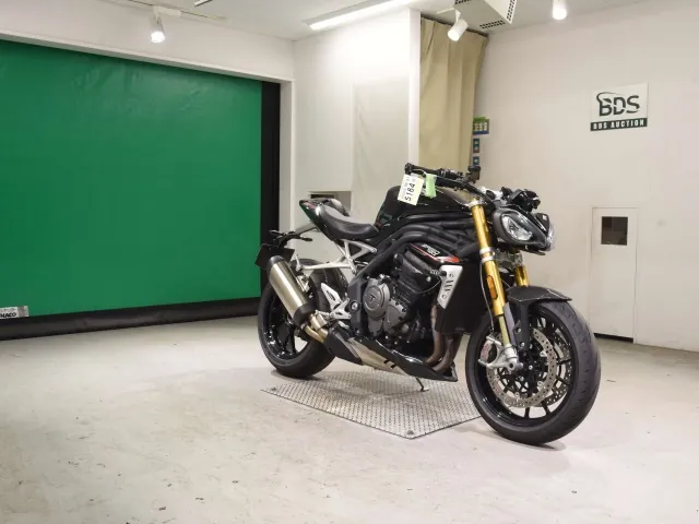Triumph Speed Triple RS 2022, чёрный, фото 3