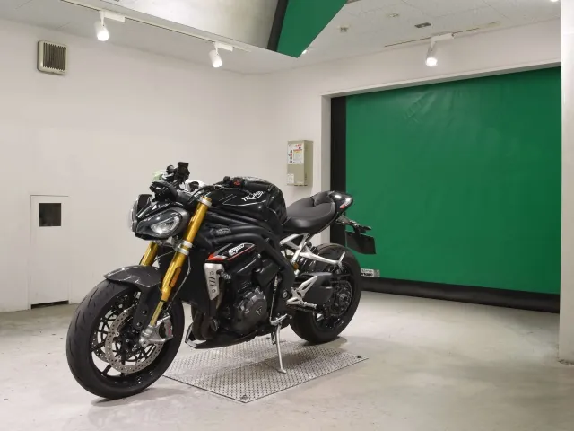 Triumph Speed Triple RS 2022, чёрный, фото 4