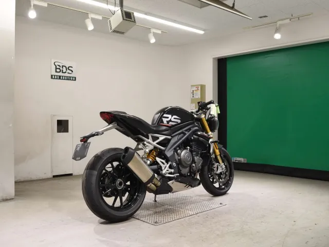 Triumph Speed Triple RS 2022, чёрный, фото 5