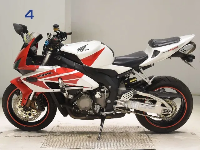 Honda CBR1000RR 2005, white | red | blue, фото 2