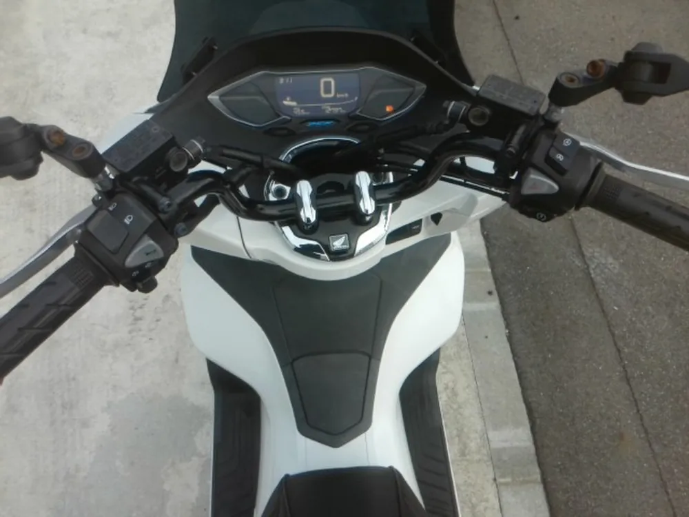 Honda PCX 2023, белый, фото 3