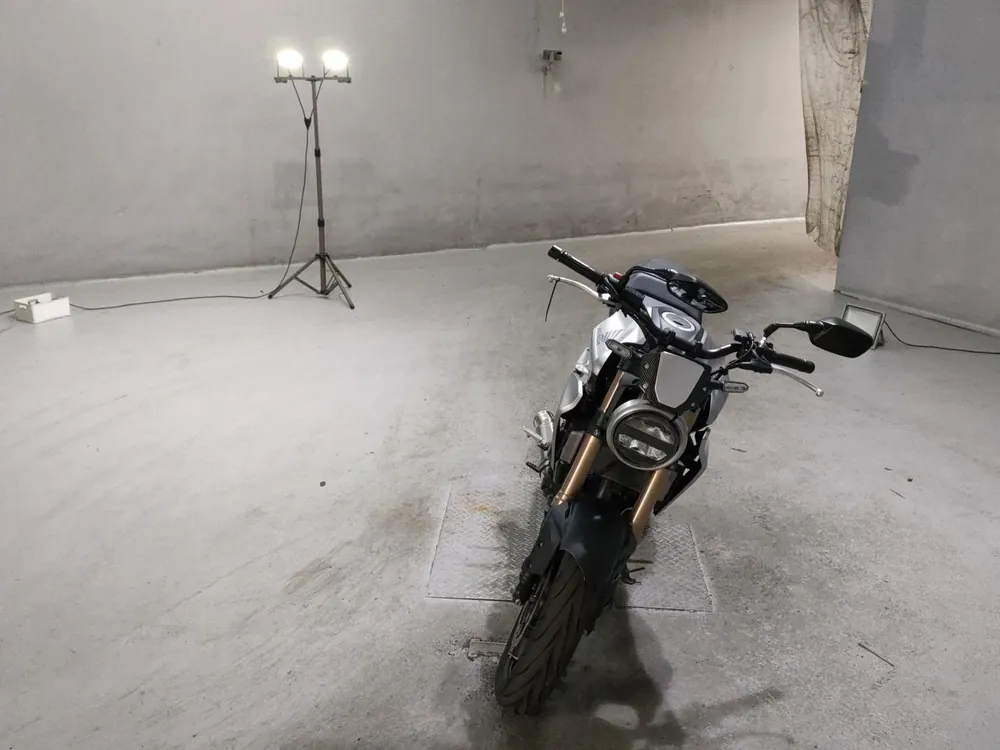 Honda CB250R MC52, серебристый, фото 3