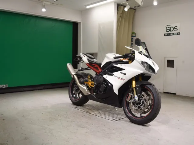 Triumph Daytona 675 R 2015, белый, чёрный, фото 3