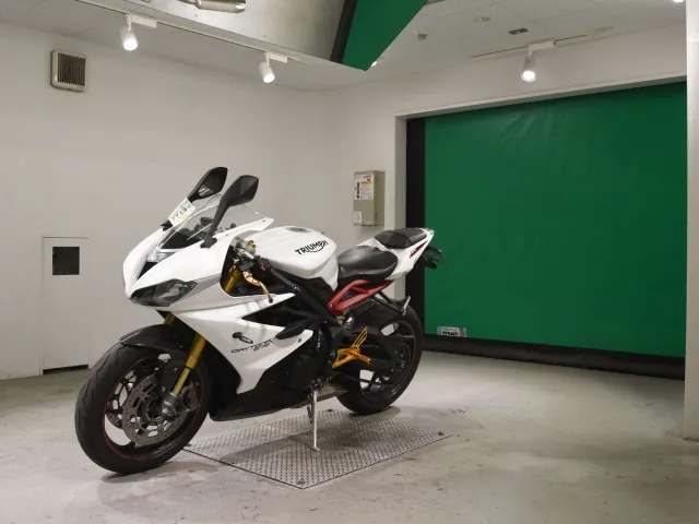 Triumph Daytona 675 R 2015, белый, чёрный, фото 4