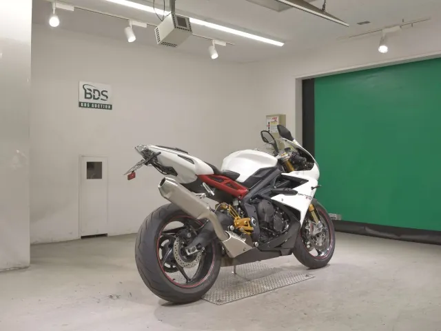Triumph Daytona 675 R 2015, белый, чёрный, фото 5