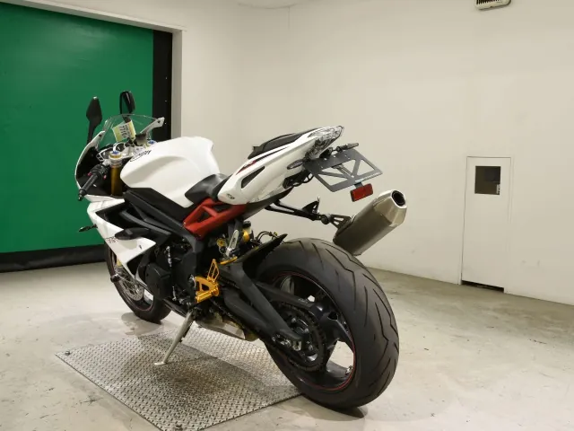 Triumph Daytona 675 R 2015, белый, чёрный, фото 6