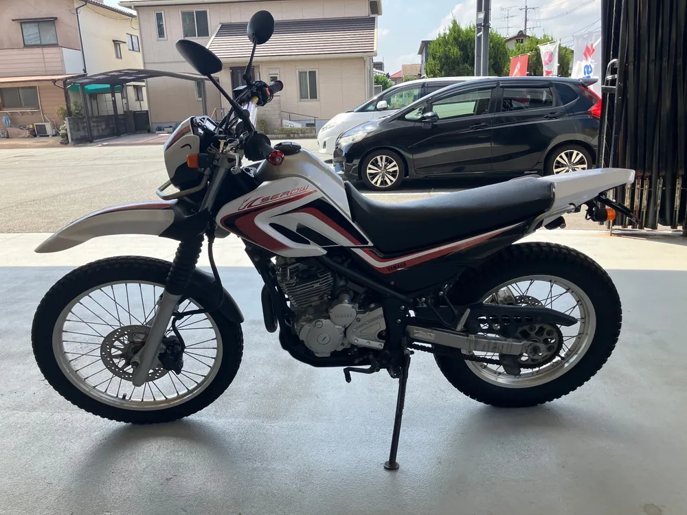 Yamaha Serow 250, белый, серебристый, фото 2