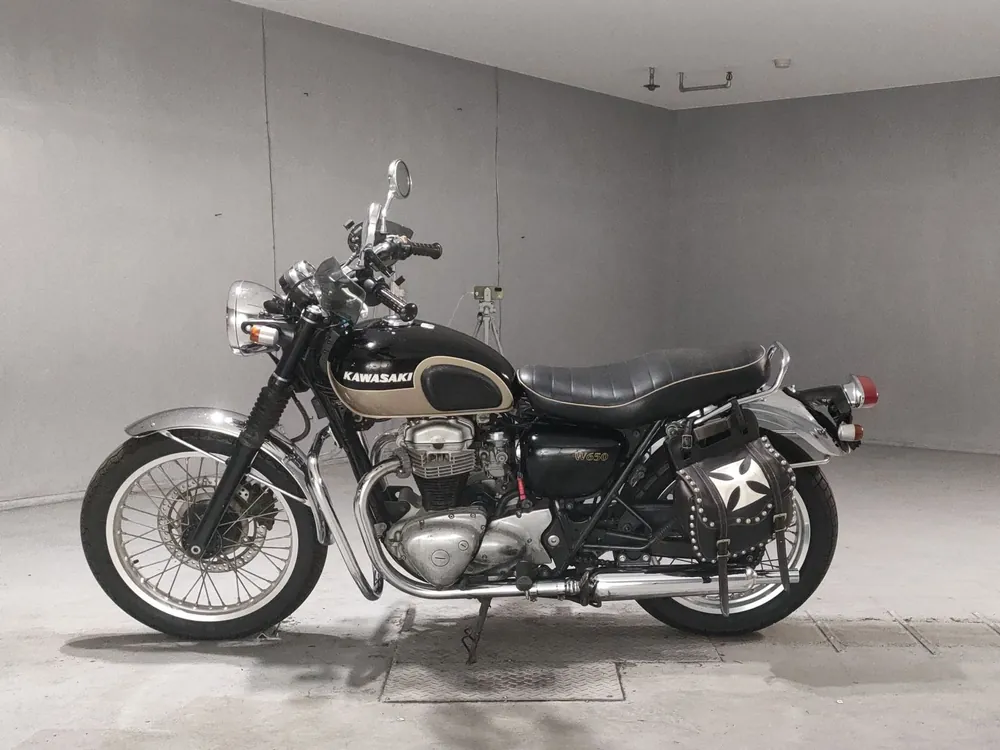 Kawasaki W650 2002, black / gold, фото 2