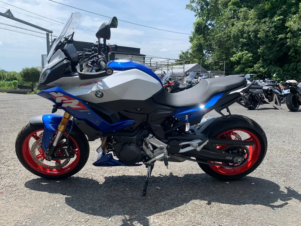 BMW F900XR STANDARD 2026, blue / white / red, фото 3