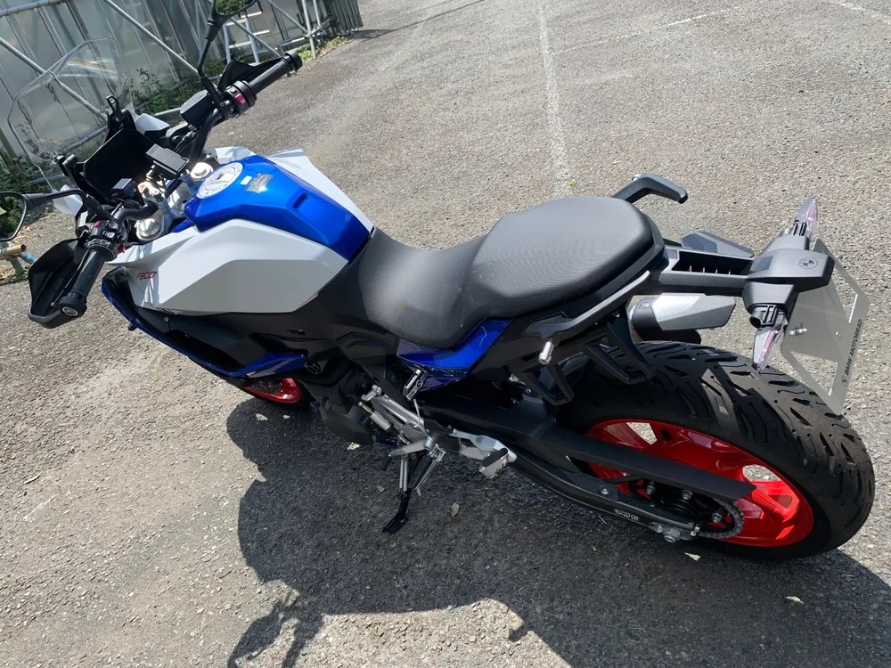 BMW F900XR STANDARD 2026, blue / white / red, фото 4