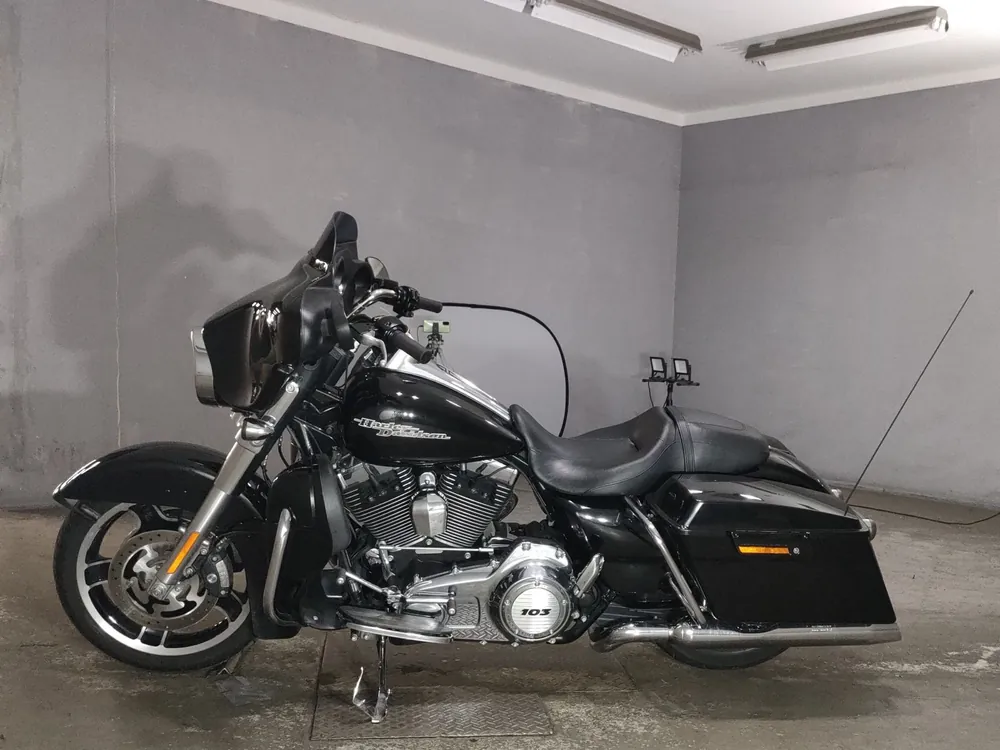 Harley-Davidson FLHX1690 2013, чёрный, фото 2