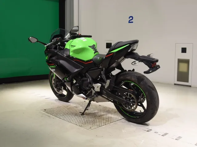 Kawasaki Ninja650A 2022, black | green, фото 6