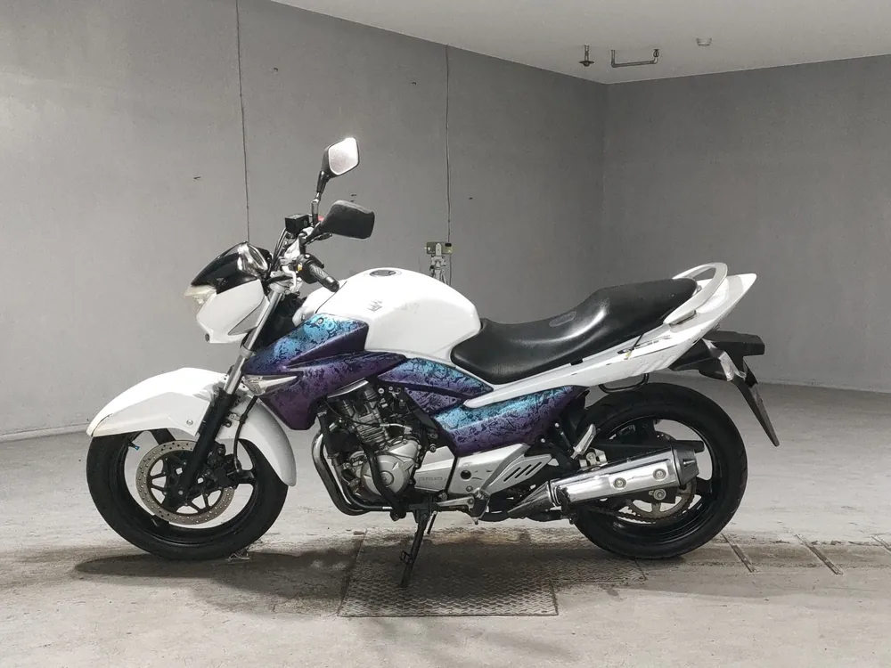 Suzuki GSR250S, белый, фото 2