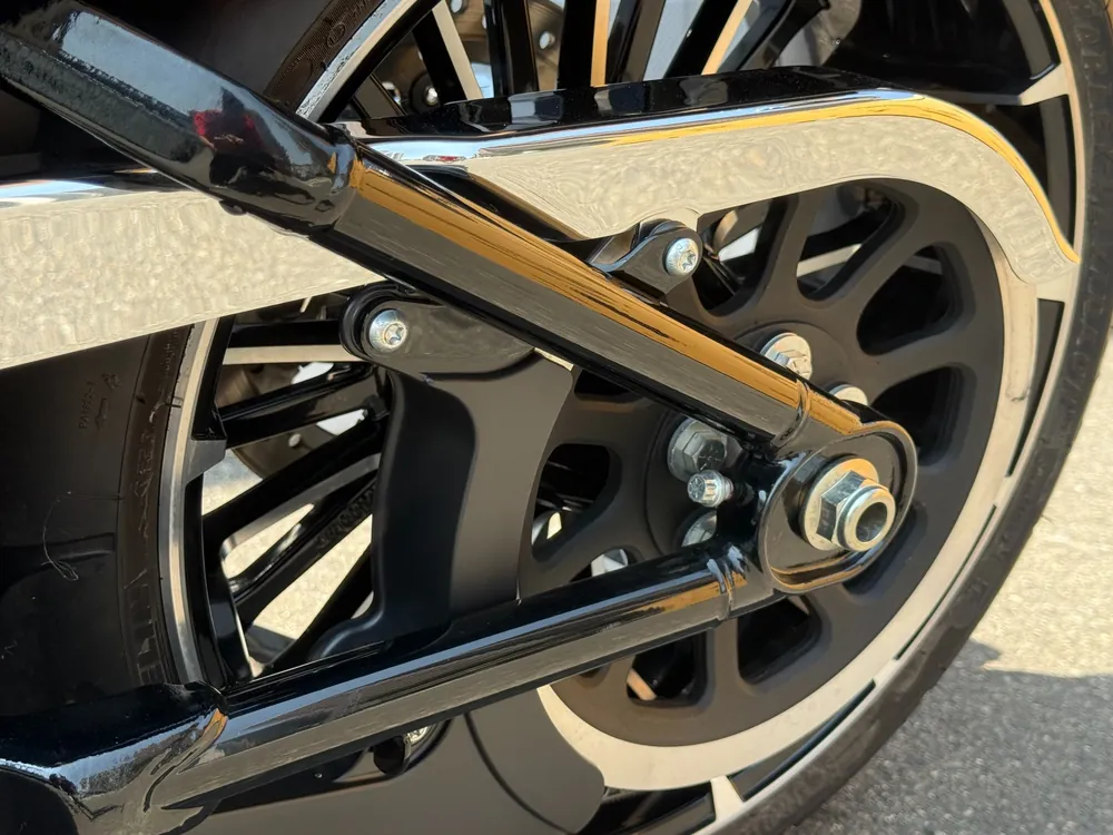 Harley-Davidson FXBR 2024, чёрный, фото 20