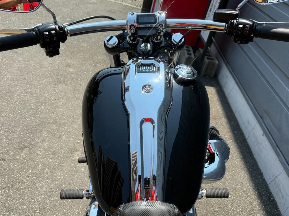 Harley-Davidson FXBR 2024, чёрный, фото 5