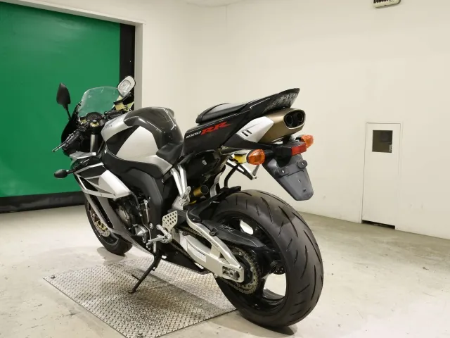 Honda CBR1000RR 2005, чёрный, серебристый, фото 6