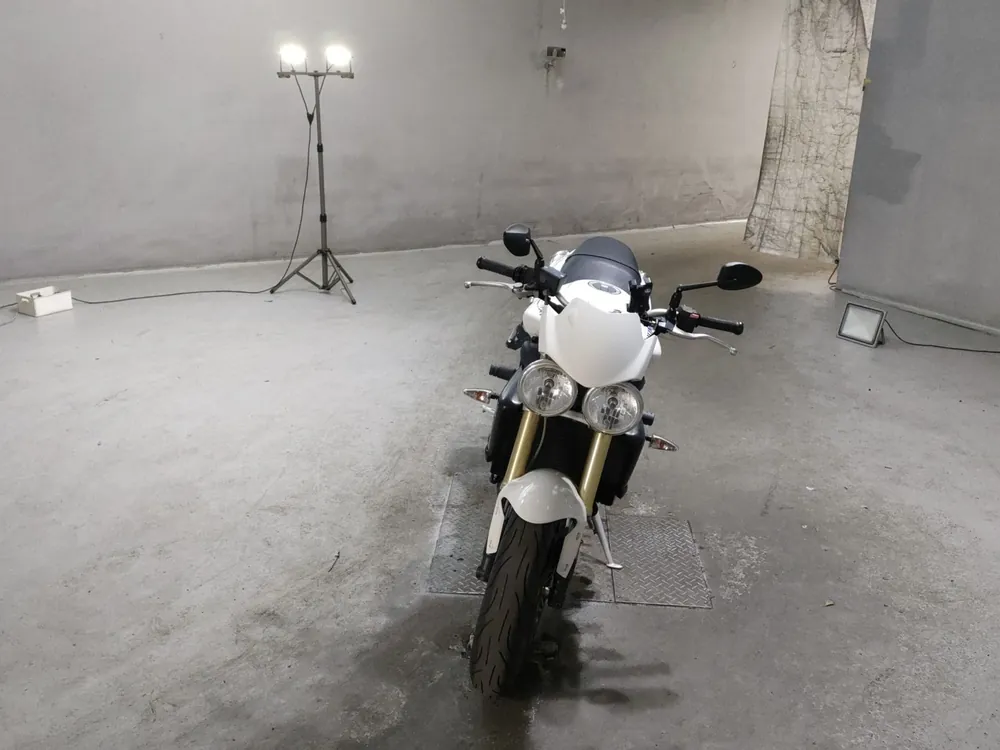Triumph Street Triple 2008, белый, фото 3