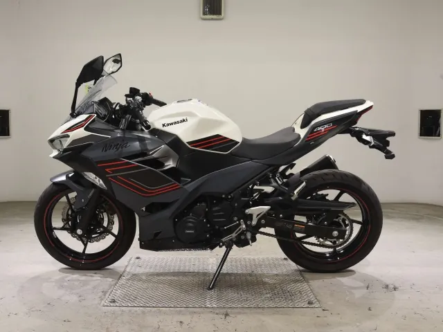 Kawasaki Z400 2024, белый, чёрный, фото 2