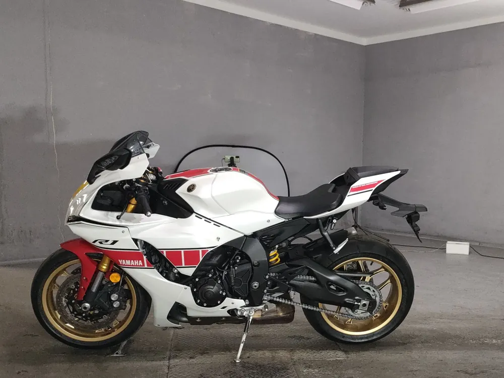 Yamaha YZF-R1M 2022, белый, фото 2