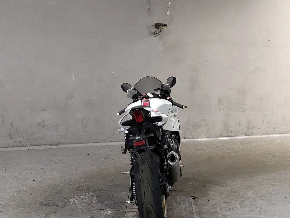 Yamaha YZF-R1M 2022, белый, фото 4