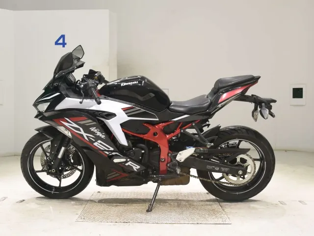 Kawasaki Ninja ZX-25R, white | black, фото 2