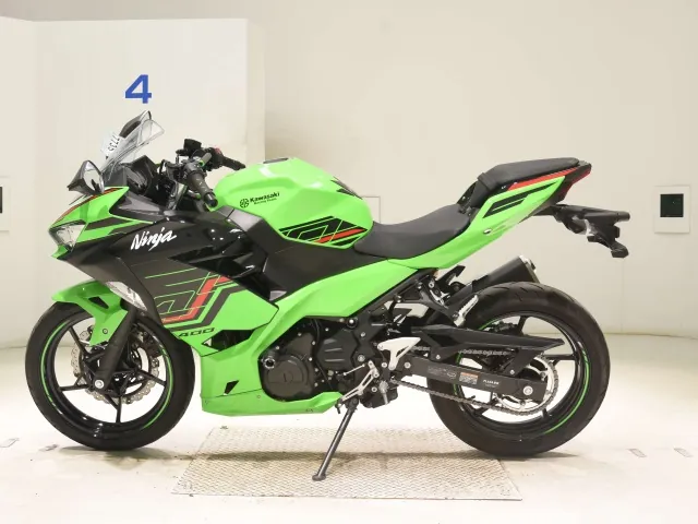 Kawasaki Z400 2022, black | green, фото 2