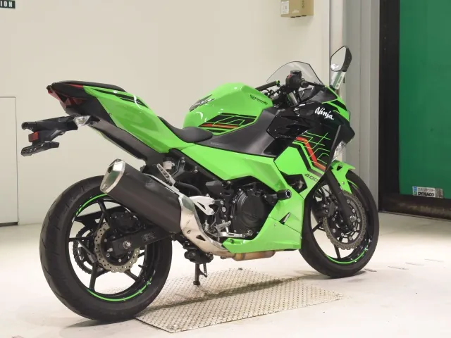 Kawasaki Z400 2022, black | green, фото 5
