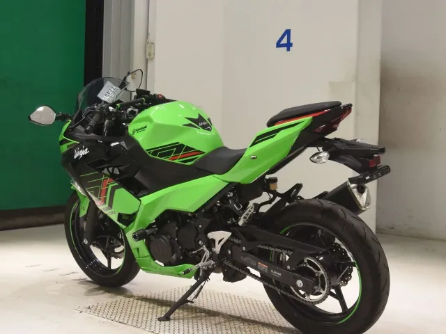 Kawasaki Z400 2022, black | green, фото 6