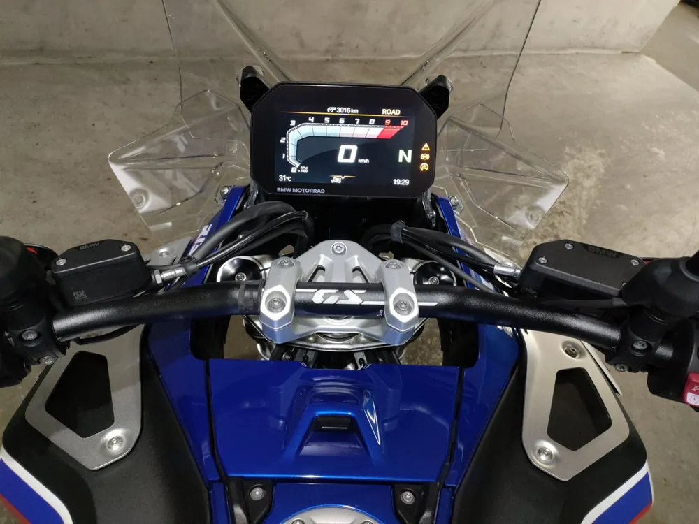 BMW R1300GS Adventure 2024, white / blue, фото 5