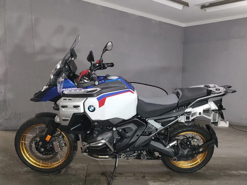 BMW R1300GS ADVENTURE ASA 2025, white / blue, фото 2