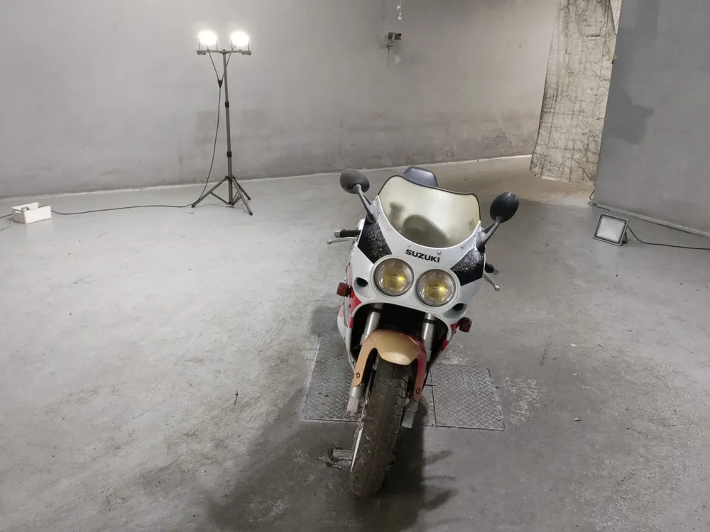 Suzuki GSX-R750 1990, красный, фото 3
