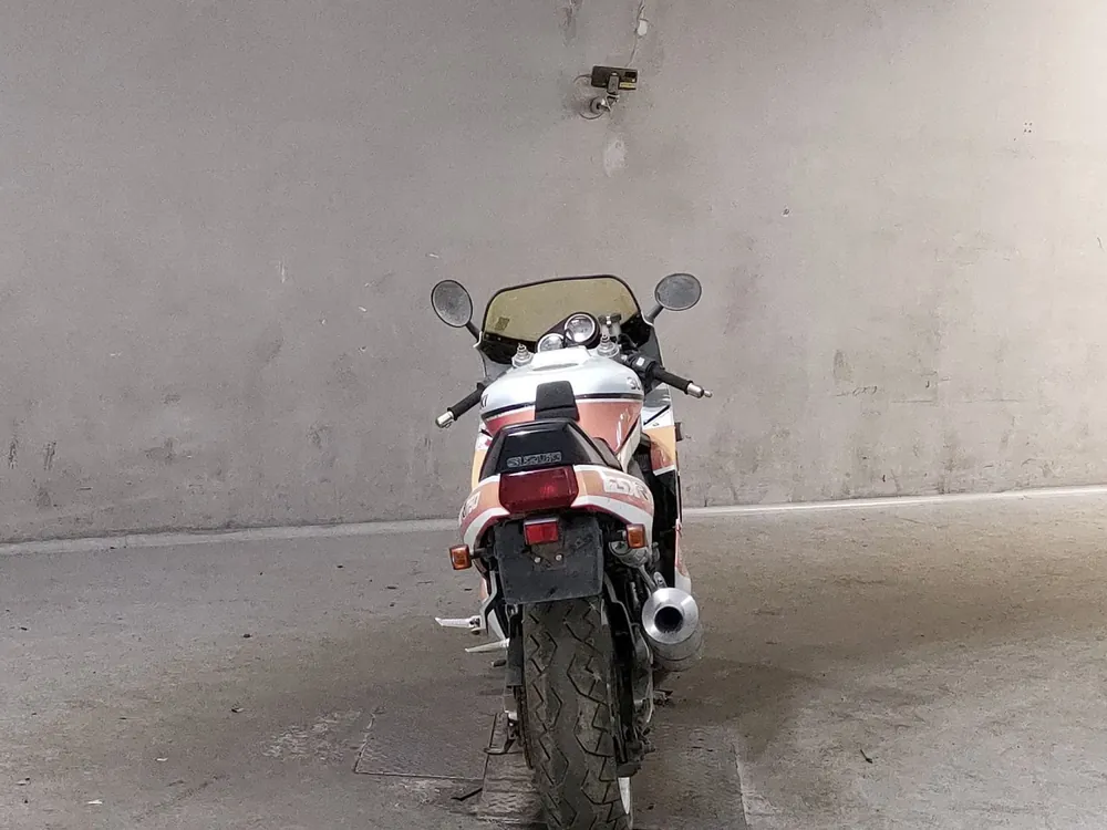 Suzuki GSX-R750 1990, красный, фото 4