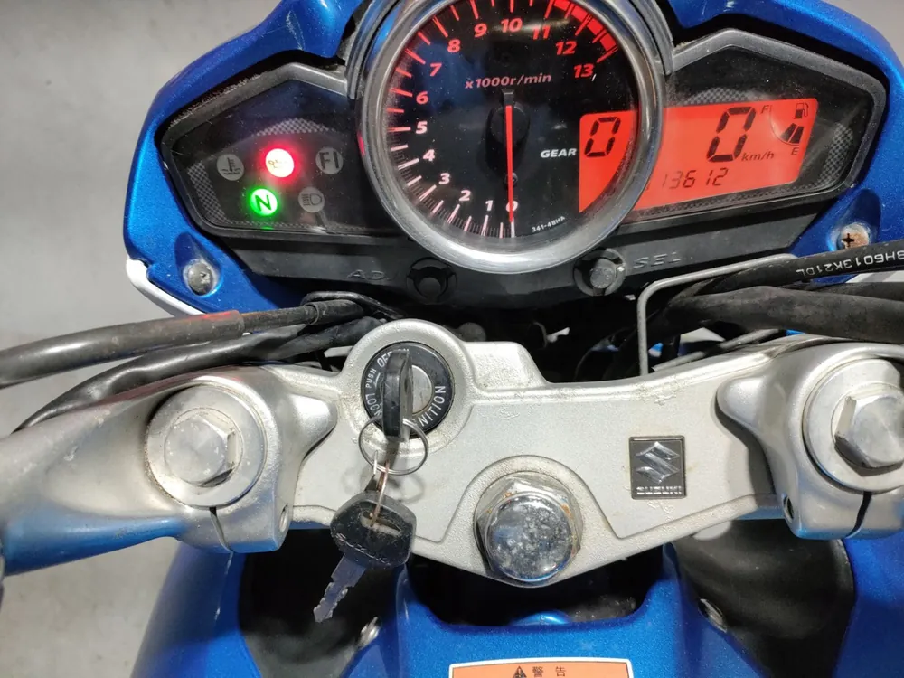 Suzuki GSR250S, белый, синий, фото 5