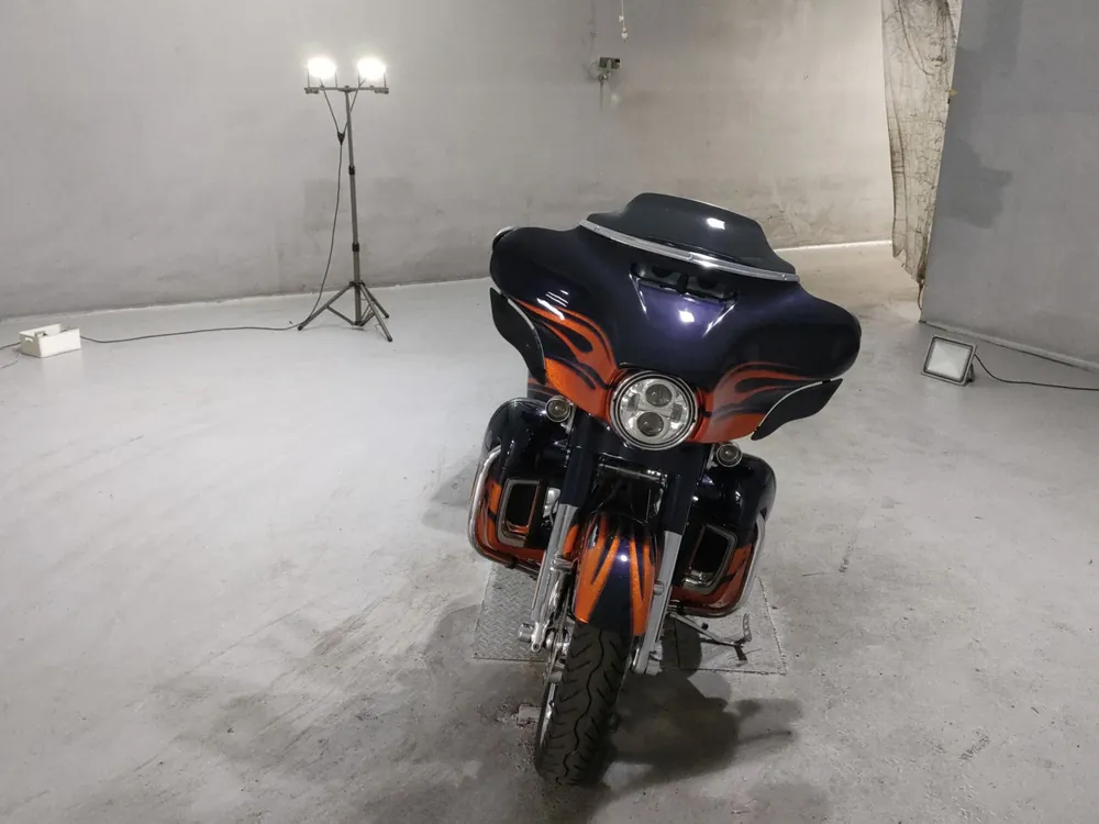 Harley-Davidson FLHXSE1800CVO 2015, black / orange, фото 3