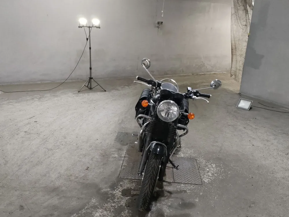 Triumph T120 Bonneville 2022, чёрный, фото 3
