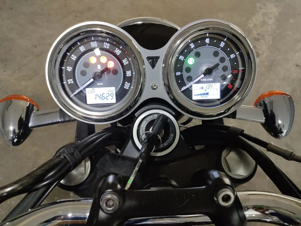 Triumph T120 Bonneville 2022, чёрный, фото 5